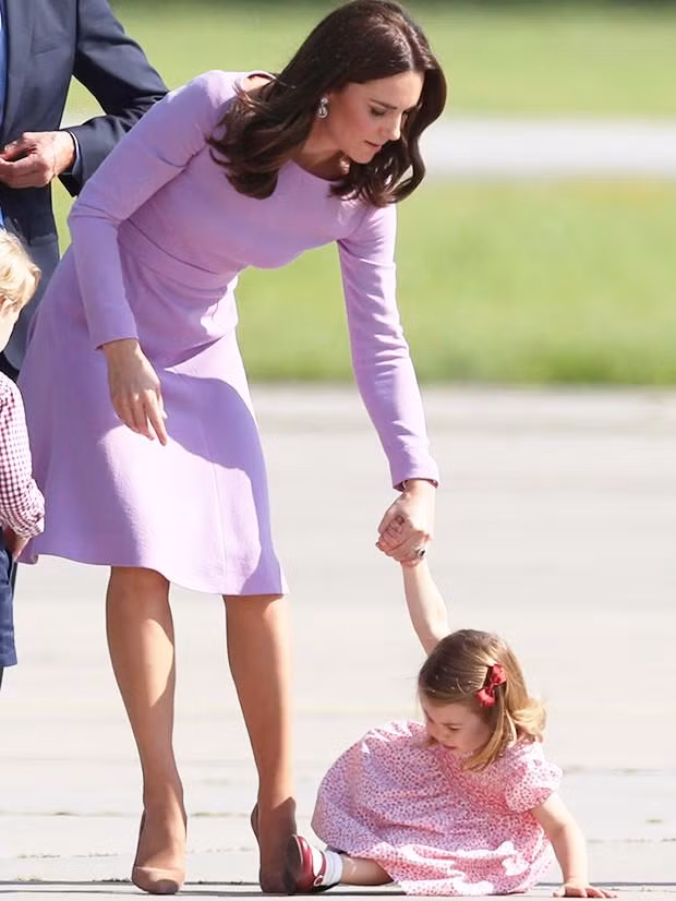 “Vũ khí” lợi hại giúp Công nương Kate xử trí con ăn vạ nín khóc tức thì ảnh 10