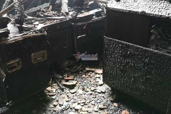 Biến dạng khủng khiếp bên trong Cung Việt Xô sau hỏa hoạn