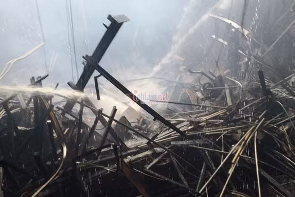 Biến dạng khủng khiếp bên trong Cung Việt Xô sau hỏa hoạn