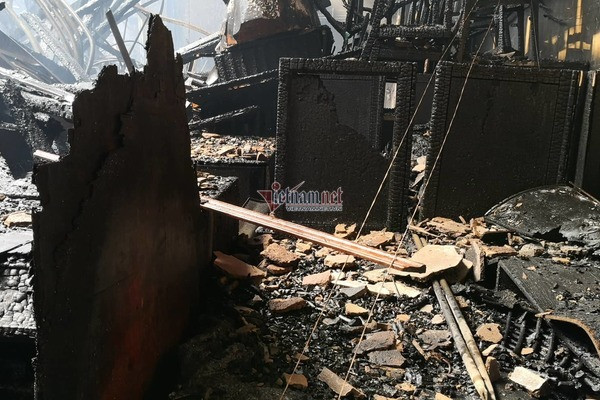 Biến dạng khủng khiếp bên trong Cung Việt Xô sau hỏa hoạn