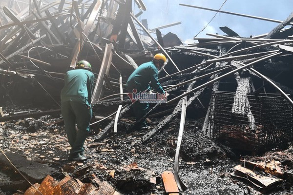 Biến dạng khủng khiếp bên trong Cung Việt Xô sau hỏa hoạn