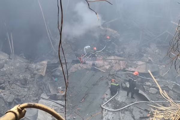 Hiện trường tan hoang bên trong Cung Văn hoá hữu nghị Việt Xô sau vụ cháy ảnh 1 Biến dạng khủng khiếp bên trong Cung Việt Xô sau hỏa hoạn