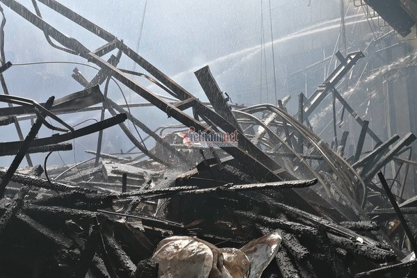 Biến dạng khủng khiếp bên trong Cung Việt Xô sau hỏa hoạn