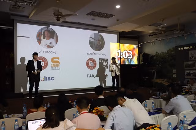 Phần thi của một đội thi tại vòng chung kết