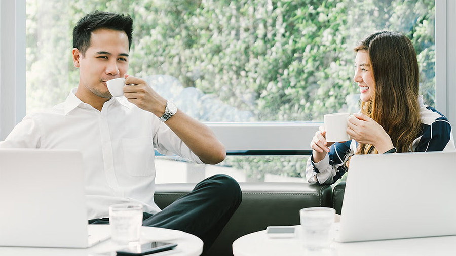 Một người đàn ông tốt sẽ luôn lạc quan và động viên bạn mỗi khi bạn cảm thấy chán nản. (Ảnh: ITN).