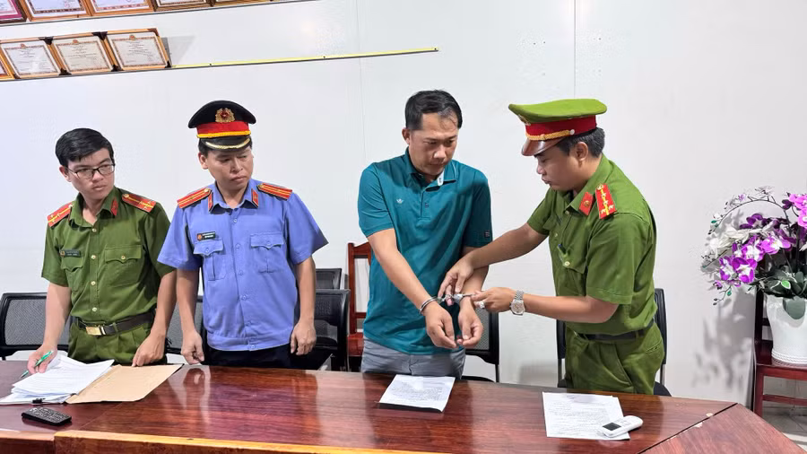 Công an thực hiện bắt khẩn cấp đối với Du Việt Thanh.