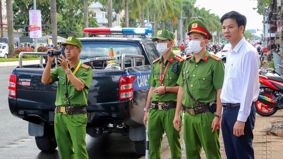 Cần Thơ tăng cường đảm bảo trật tự an toàn giao thông dịp lễ 30/4-1/5. Ảnh: Anh Hào.