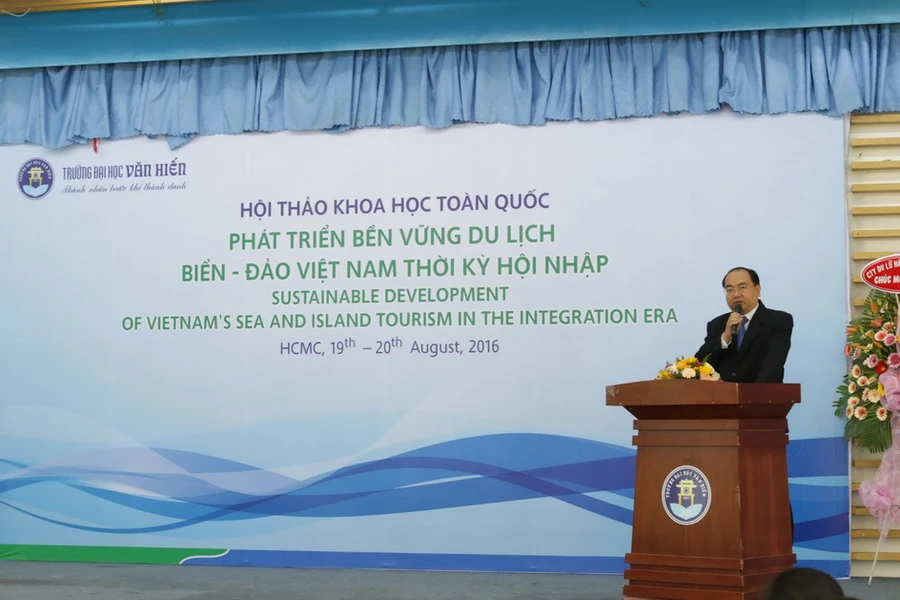 PGS.TS Nguyễn Minh Đức- Giám đốc điều hành phụ trách đào tạo Trường Đại học Văn Hiến phát biểu khai mạc hội thảo