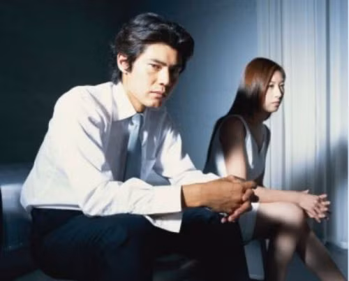 hanh dong am tham cua nguoi chong khi biet minh bi "do vo" hinh anh 1