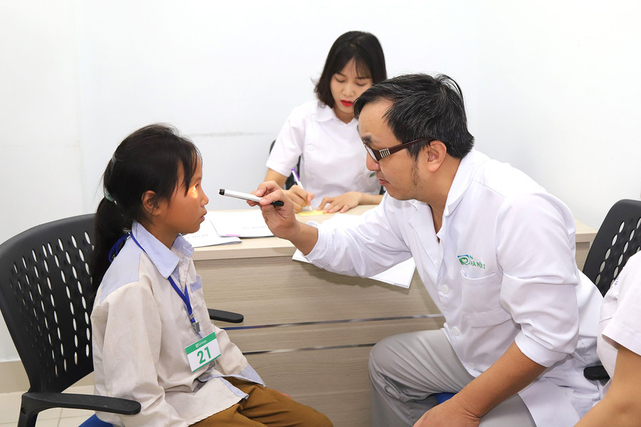 Cần thường xuyên kiểm tra thị lực để phát hiện sớm các bệnh về mắt