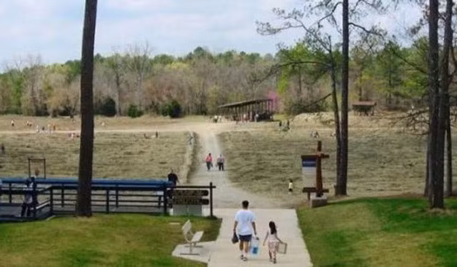 cong vien la mo kim cuong lo thien, khach du lich do xo toi dao xoi tu do hinh anh 3