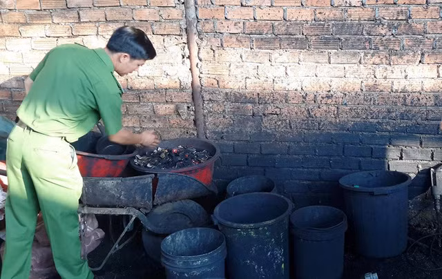 Sản xuất cà phê bột từ vỏ cà phê trộn... pin con ó - Ảnh 1.