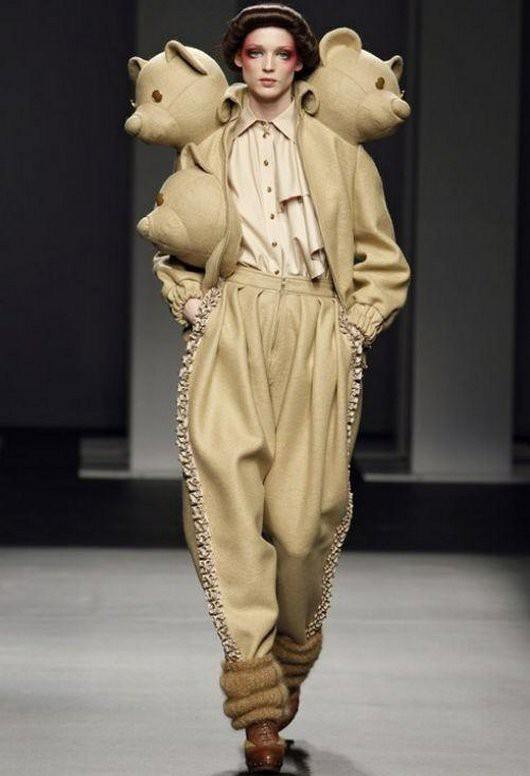 Những mẫu thời trang... không dám mặc ra đường - Ảnh 14. Những mẫu thời trang... không dám mặc ra đường - Ảnh 14.