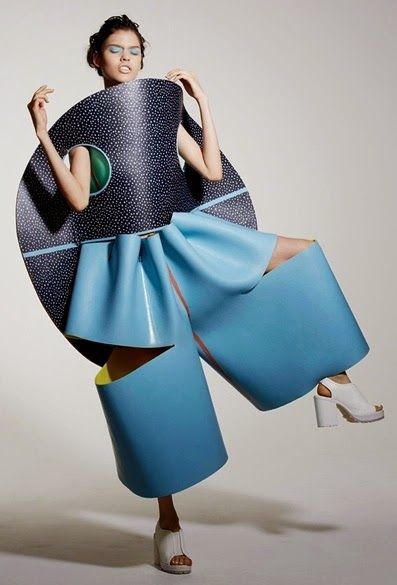 Những mẫu thời trang... không dám mặc ra đường - Ảnh 6. Những mẫu thời trang... không dám mặc ra đường - Ảnh 6.