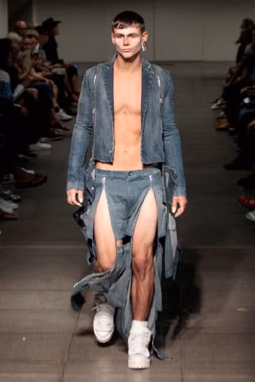 Những mẫu thời trang... không dám mặc ra đường - Ảnh 8. Những mẫu thời trang... không dám mặc ra đường - Ảnh 8.