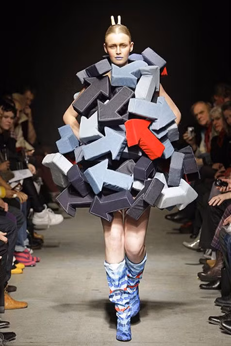 Những mẫu thời trang... không dám mặc ra đường - Ảnh 16. Những mẫu thời trang... không dám mặc ra đường - Ảnh 16.