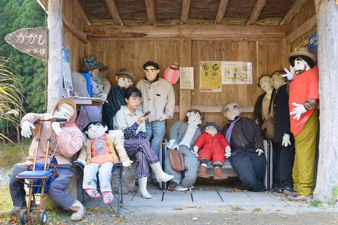 Ghé thăm ngôi làng bù nhìn siêu kỳ lạ ở Nhật Bản, nơi búp bê còn đông hơn con người gấp chục lần - Ảnh 6.
