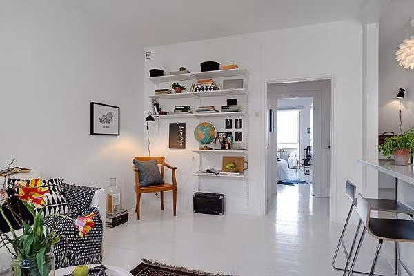 Cửa chính không thông cửa sau.