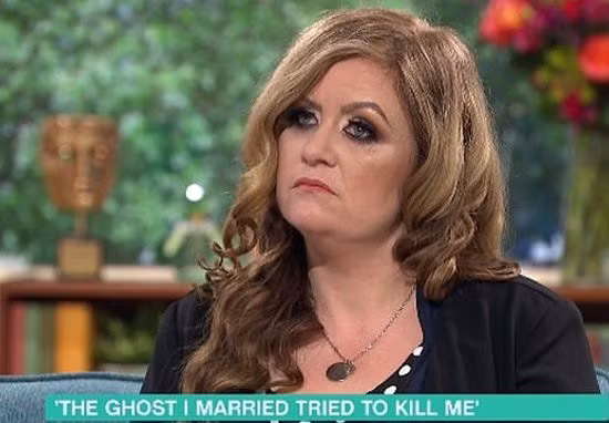  Amanda cho rằng, cô bị lợi dụng như 1 nguồn năng lượng. 