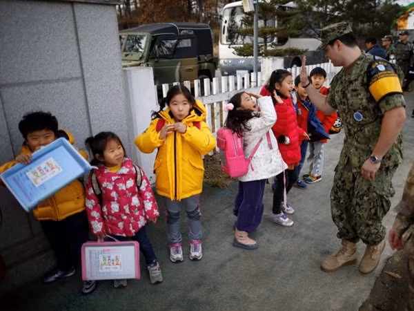 10 ky nang "cha me day - con ap dung" de tre di lac duong tro ve nha an toan - 3