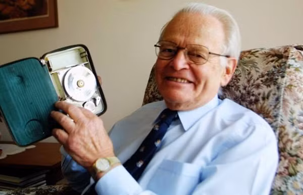 Những điều ít biết về hộp đen máy bay: Màu sắc thực tế lại 