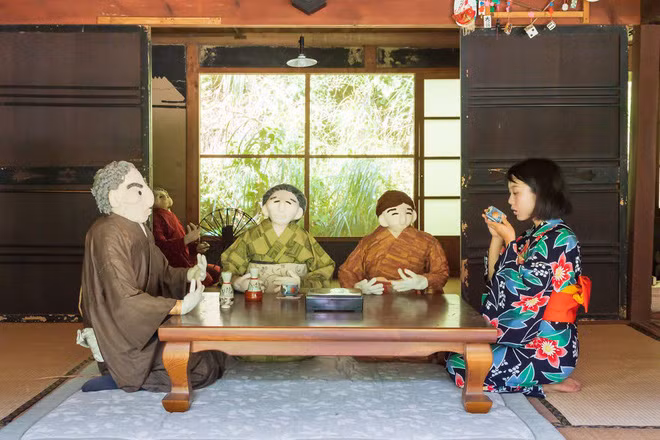 Ghé thăm ngôi làng bù nhìn siêu kỳ lạ ở Nhật Bản, nơi búp bê còn đông hơn con người gấp chục lần - Ảnh 2.
