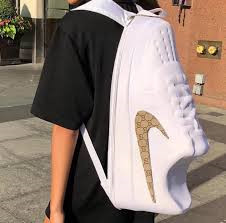 Chiếc balo siêu to khổng lồ. Ảnh: K Crush. Chiếc balo siêu to khổng lồ. Ảnh: K Crush.