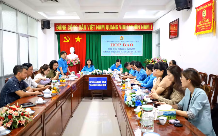 Liên đoàn Lao động TP Cần Thơ thông tin về việc tổ chức lễ cưới tập thể.