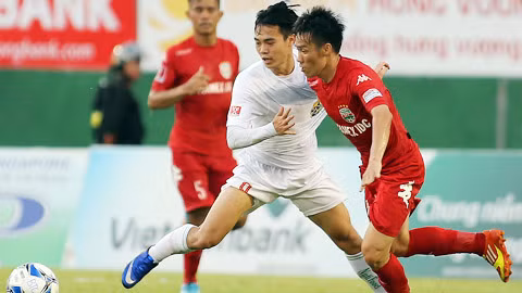 B.Bình Dương bị ‘hành xác’, HAGL nói không với việc dời lịch thi đấu