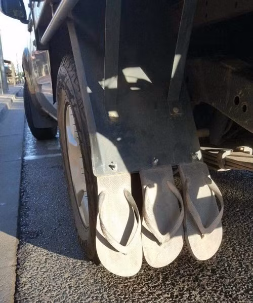 Trong cái khó, ló cái khôn. Trong cái khó, ló cái khôn.