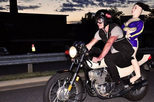 Đưa em đi khắp thế gian. Đưa em đi khắp thế gian.