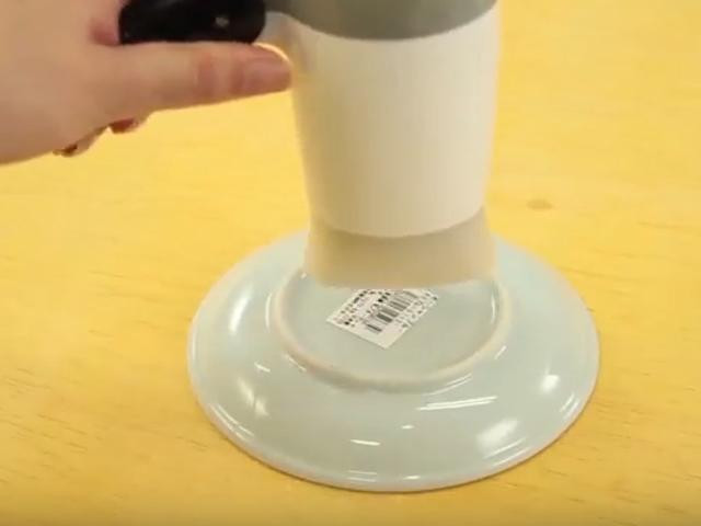 Mẹo gỡ sạch nhãn dán trên đồ dùng chỉ mất chưa đến 1 phút ảnh 2 2944720-mach-meo-go-sach-bong-nha-1