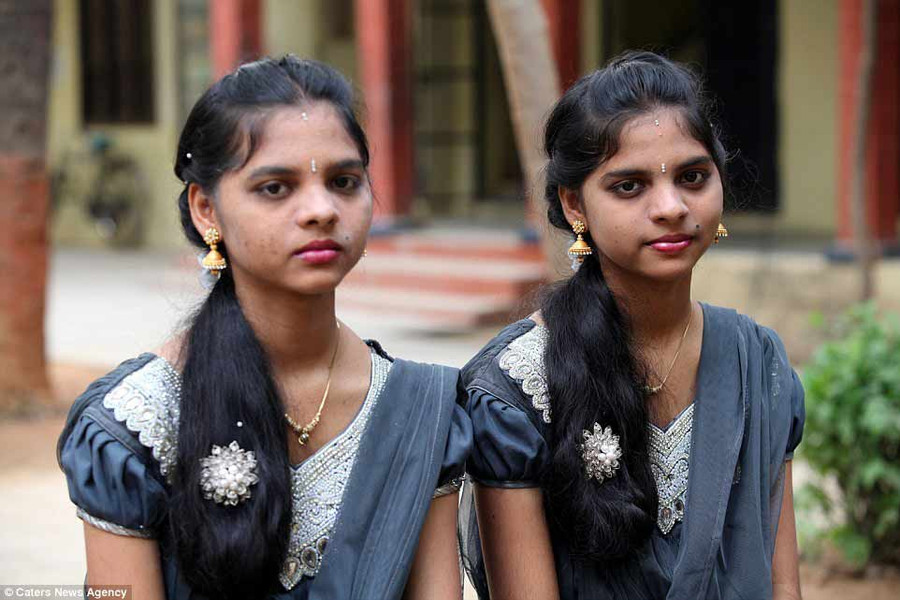 song sinh, Ấn Độ, trường học, giáo viên