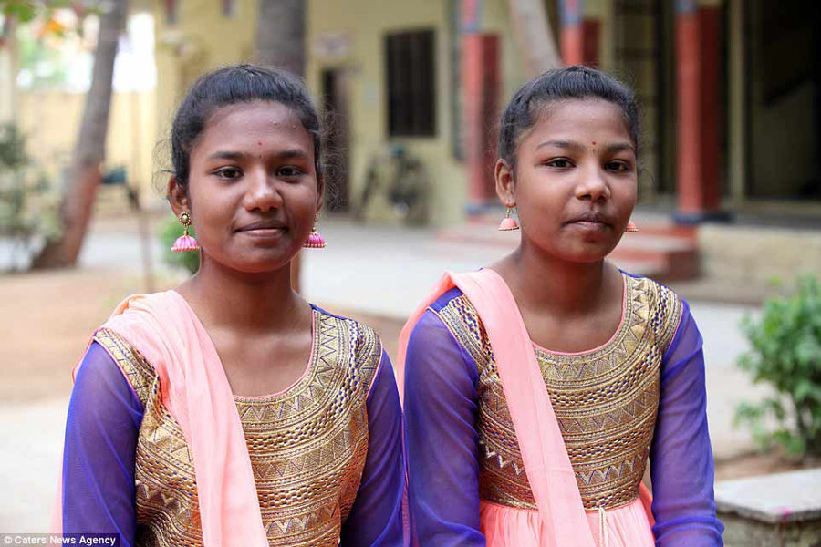 song sinh, Ấn Độ, trường học, giáo viên