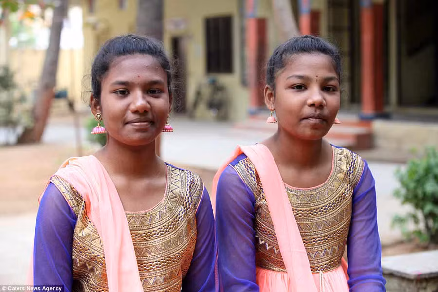 song sinh, Ấn Độ, trường học, giáo viên