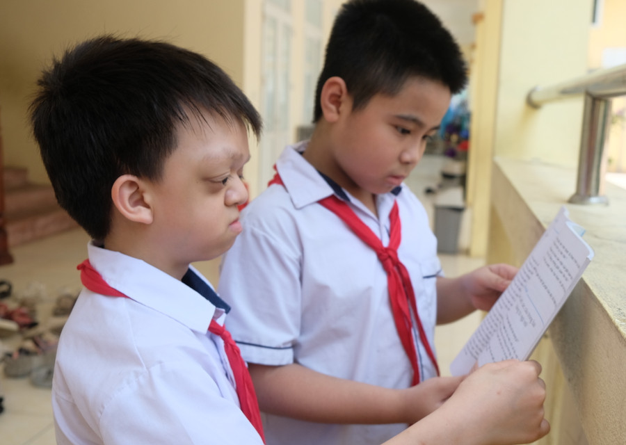 Vũ luôn nhận được sự giúp đỡ của các bạn trong lớp học. (Ảnh: NT). Vũ luôn nhận được sự giúp đỡ của các bạn trong lớp học. (Ảnh: NT).