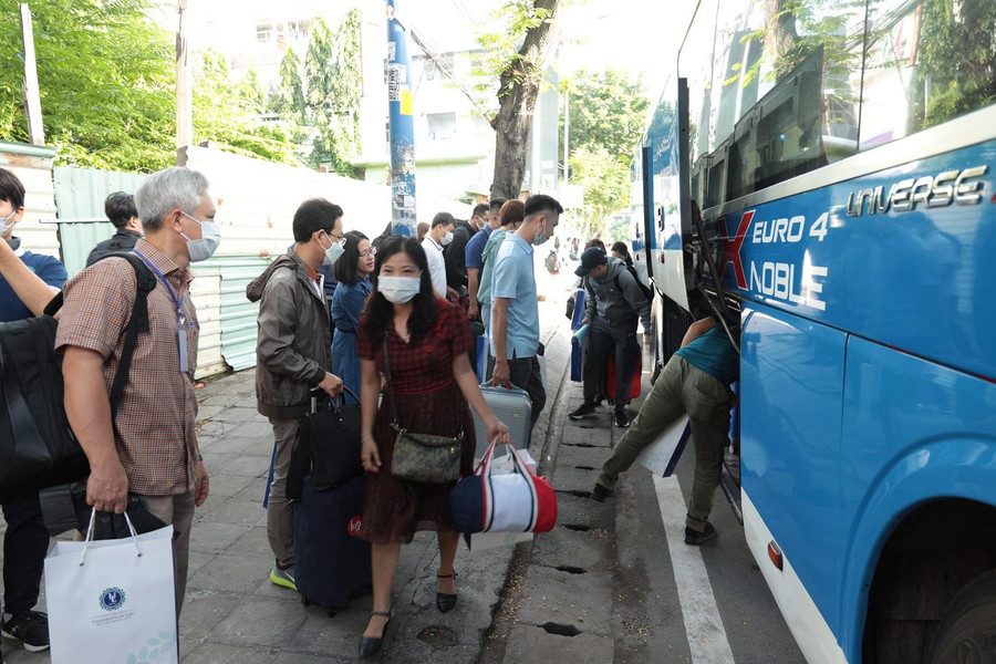 Cán bộ, giảng viên Trường ĐH Luật TP.HCM lên đường tham gia công tác thi tại Bình Thuận Cán bộ, giảng viên Trường ĐH Luật TP.HCM lên đường tham gia công tác thi tại Bình Thuận