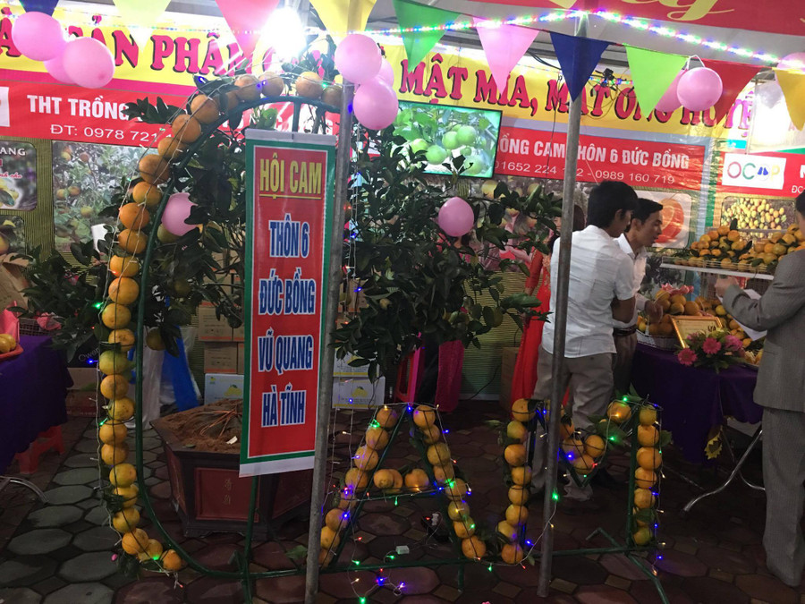 Nhiều gian hàng được trang trí rất bắt mắt