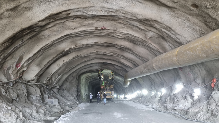 Chiều 10/10, Bộ GTVT tổ chức lễ phát động thi đua 100 ngày thông hầm 2 và hoàn thành toàn bộ công tác GPMB Dự án thành phần Quảng Ngãi - Hoài Nhơn thuộc Dự án cao tốc Bắc - Nam phía Đông, giai đoạn 2021 - 2025.