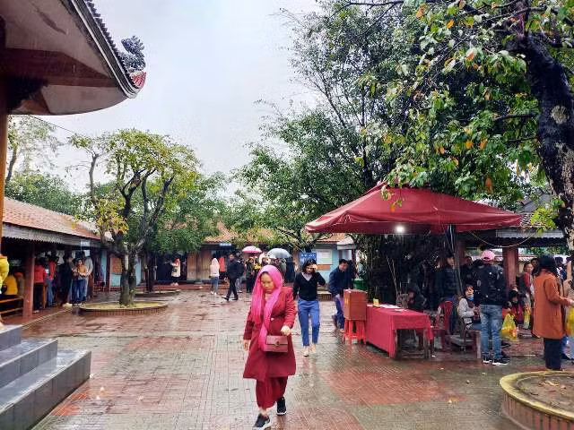 Đền Bà Hải cũng đã có văn bản đóng cửa ngày 6/2.