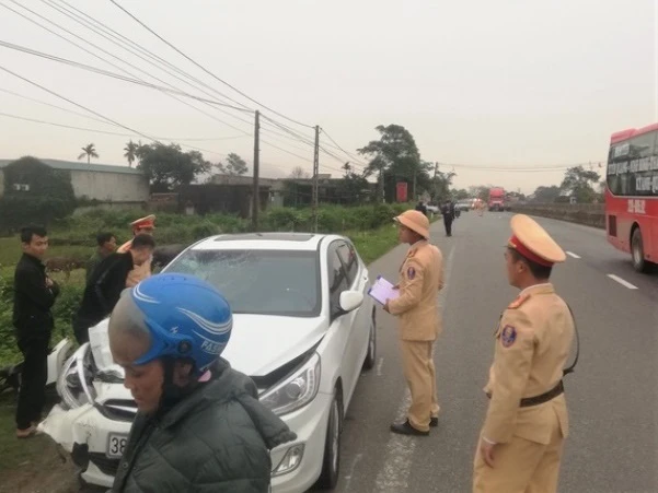 Bị ô tô kéo lê 300m, cô giáo mầm non tử vong tại chỗ