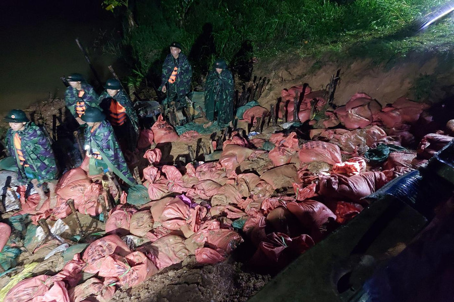 Nhờ phát hiện và xử lý kịp thời, đập Hốc Cối với dung tích 400.000m3 nước không bị vỡ. Nhờ phát hiện và xử lý kịp thời, đập Hốc Cối với dung tích 400.000m3 nước không bị vỡ.