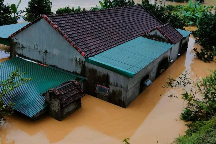 Nhà dân ở huyện Thanh Chương, Nghệ An bị ngập nặng.