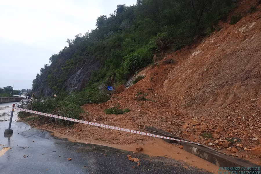 Rú Nguộc thuộc xã Thanh Ngọc, huyện Thanh Chương bị sạt lở nghiêm trọng.