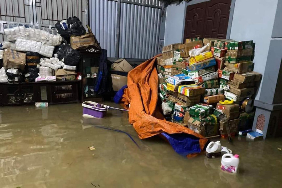 Mưa xối xả khiến nước dâng cao tại thị trấn Cầu Giát, huyện Quỳnh Lưu Mưa xối xả khiến nước dâng cao tại thị trấn Cầu Giát, huyện Quỳnh Lưu