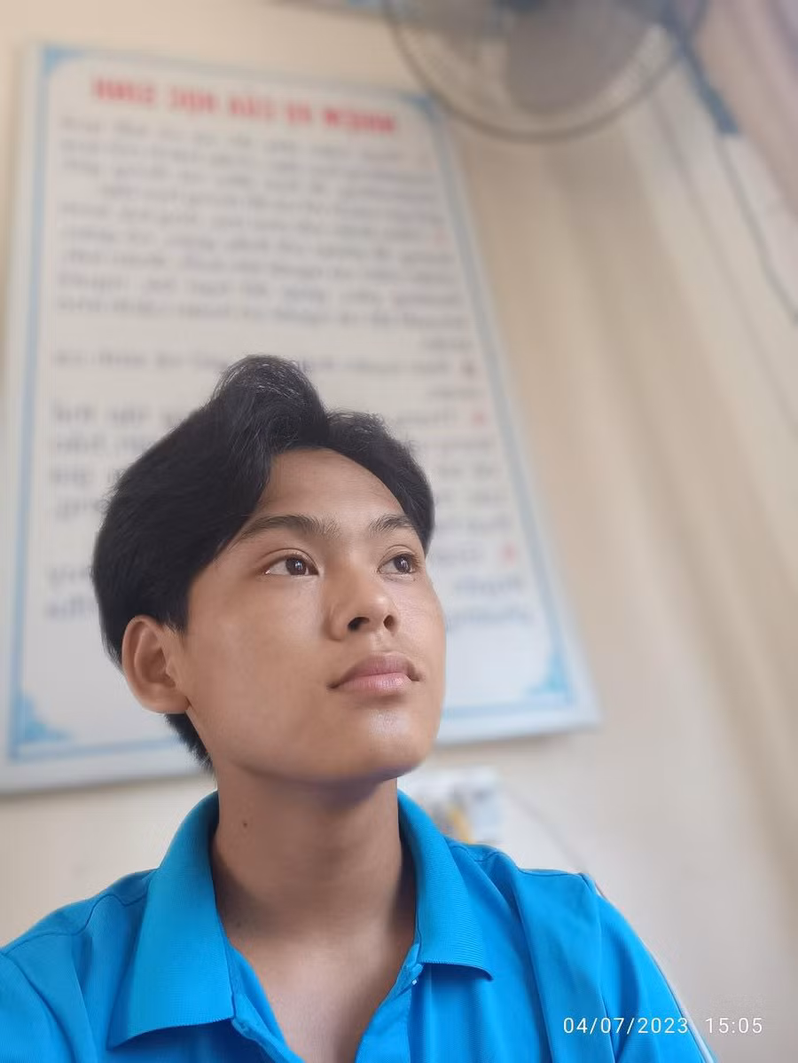 Nam sinh người Sán Dìu, Trần Văn Hậu hiện đang là sinh viên ngành Công nghệ Thông tin chất lượng cao, khoa Công nghệ Thông tin, trường Đại học Công nghệ Thông tin và Truyền thông (ĐH Thái Nguyên).