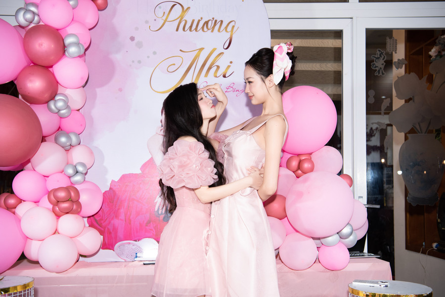 Hoa hậu Bảo Ngọc có mặt tại bữa tiệc sinh nhật.