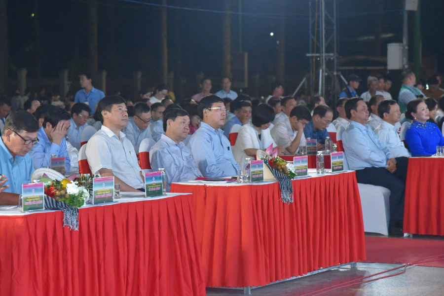 Đại biểu tham dự Lễ khai mạc Ngày hội Hội quán Đất Sen hồng năm 2023 Đại biểu tham dự Lễ khai mạc Ngày hội Hội quán Đất Sen hồng năm 2023