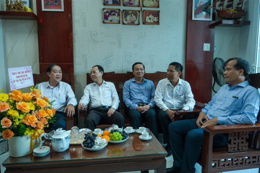 Đoàn đã đến thăm GS.TS Hà Thanh Toàn, nguyên Hiệu trưởng Trường Đại học Cần Thơ