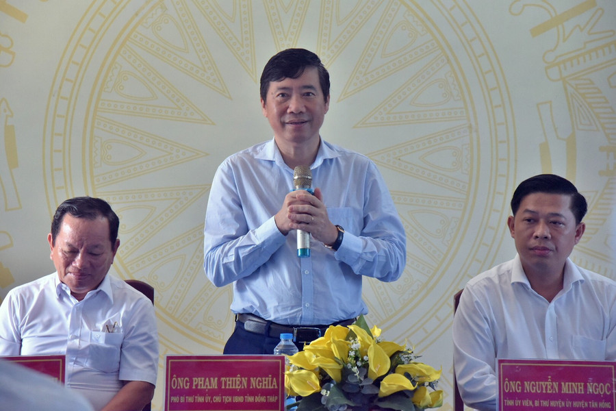 Ông Phạm Thiện Nghĩa - Chủ tịch UBND tỉnh Đồng Tháp bày tỏ cảm xúc trong chuyến thăm các nhà giáo Ưu tú.